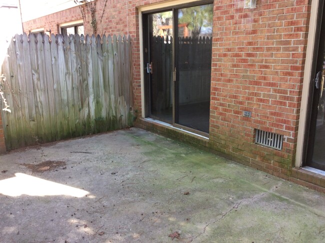 Building Photo - Updated Townhouse in Roswell/Alpharetta area