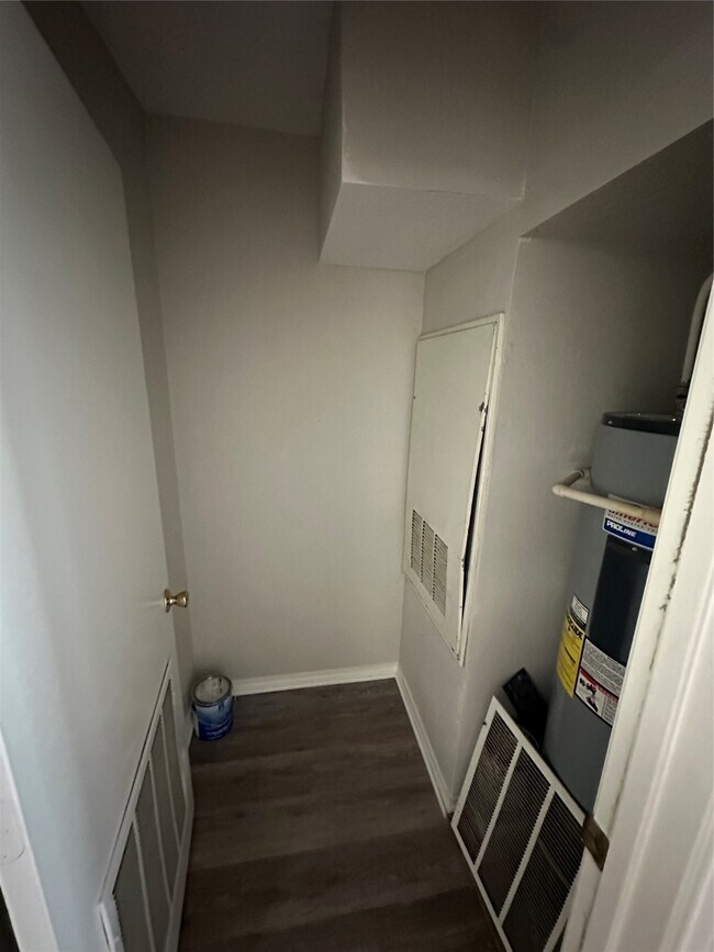 Building Photo - 6500 Sands Point Dr