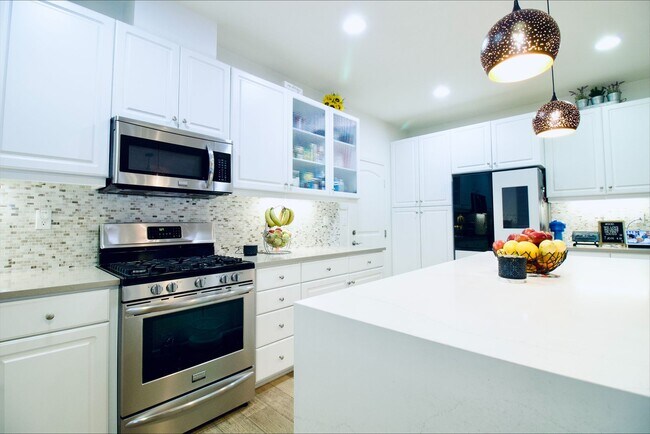 Building Photo - Former MODEL HOME | Great Location