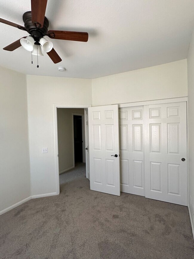 Building Photo - Jeffries Ranch Townhome