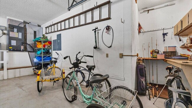 Building Photo - 830 Coronado Dr