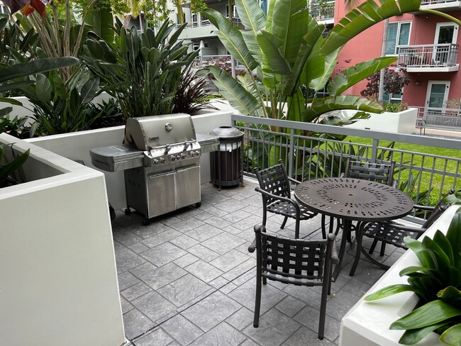 Building Photo - Little Italy LOCATION! Luxury 18th Floor W...