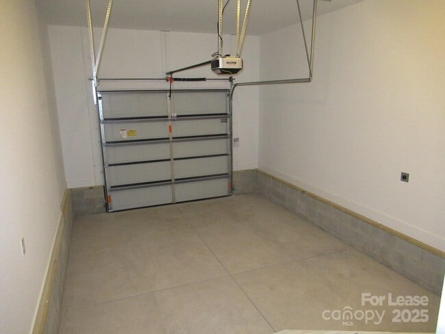 Building Photo - 2071 Gladwood Ln