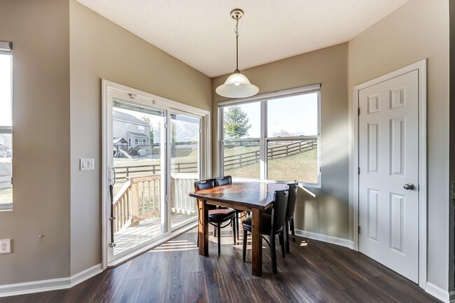 Building Photo - 6995 Hearthwood Dr