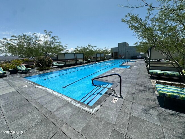 Building Photo - 7120 E Kierland Blvd