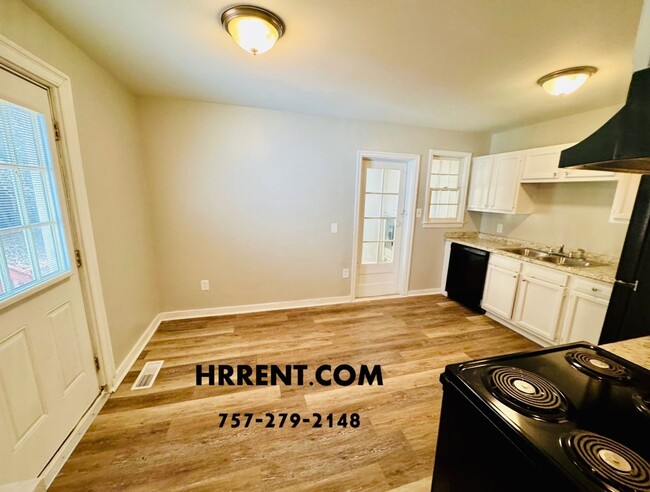 Building Photo - Adorably Renovated 3 Bedroom 1 Bath Single...