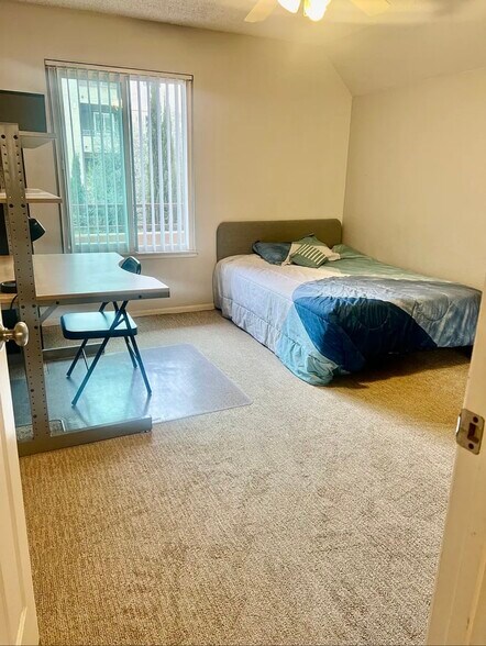 Building Photo - 8889 Caminito Plaza Centro