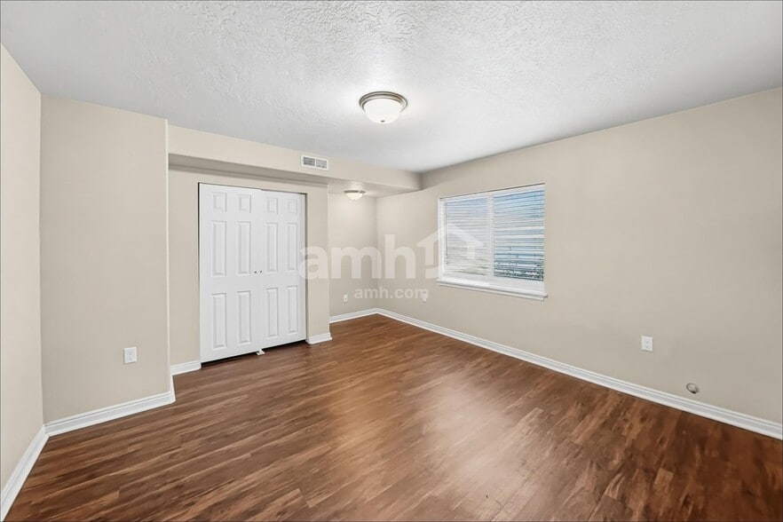 Building Photo - 2530 Cimmaron Dr