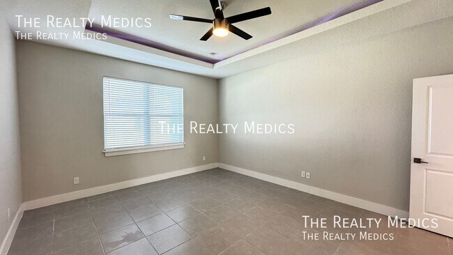 Building Photo - 13 Zinnia Ln