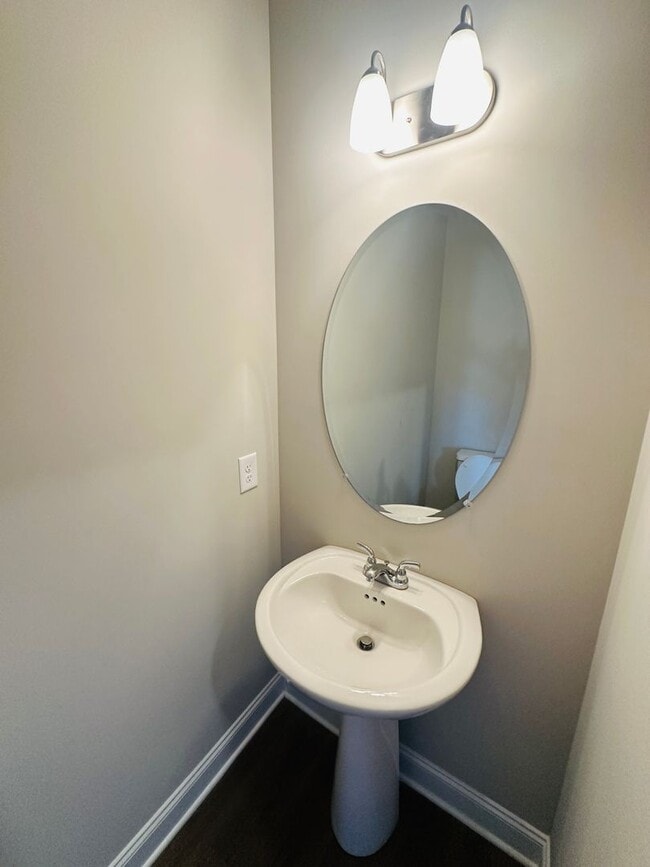 Building Photo - Beautiful Like-New 3 bed/2.5 bath w/ 2-car garage & fenced in backyard available June 24th!