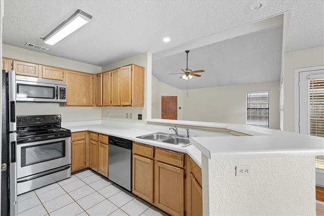 Building Photo - 236 Nixon St