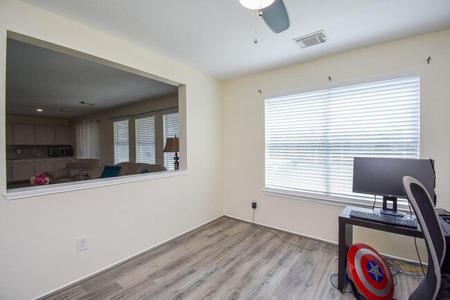 Building Photo - 9506 Tree Sparrow Ln