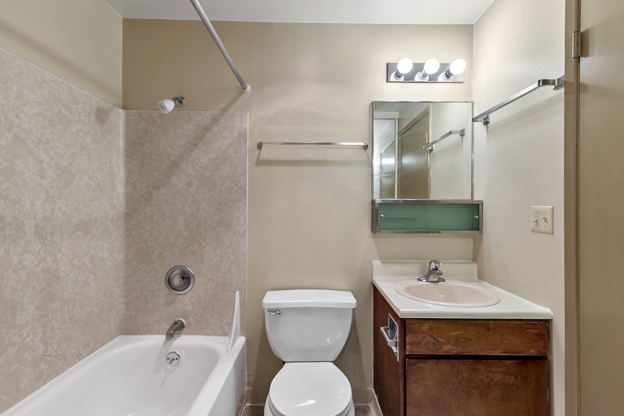 Building Photo - 5515 15th Ave NE