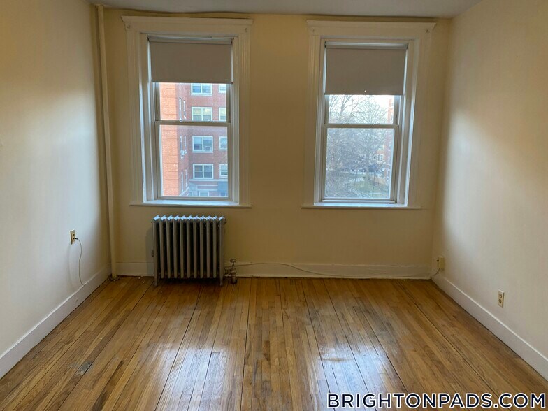 Building Photo - 131 Washington St