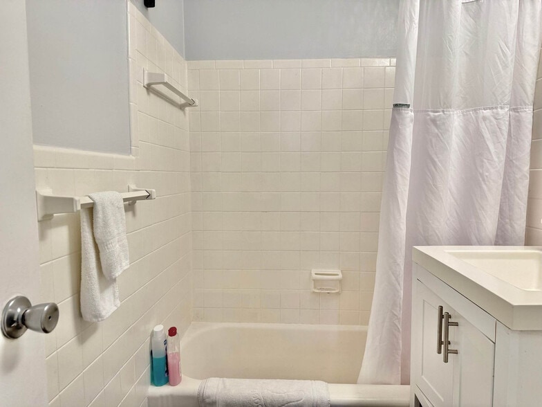 Building Photo - 215 Piedmont Ave NE