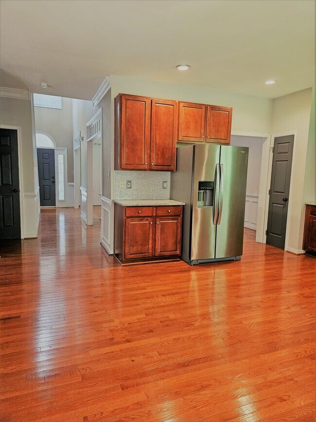 Building Photo - Large contemporary in Birkdale Subdivision...