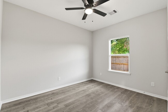 Building Photo - 2521 Maple St