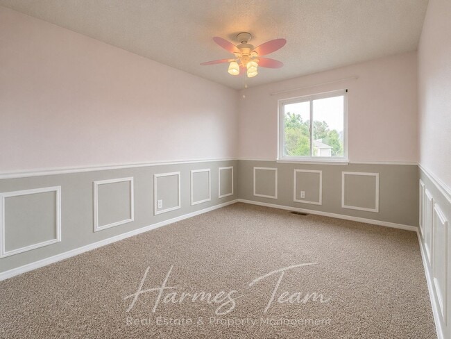 Building Photo - 5960 Grapevine Dr