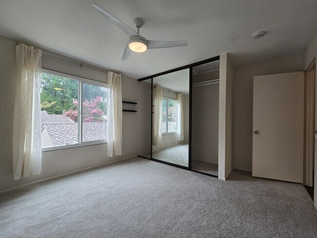 Building Photo - 1036 Vanderbilt Way