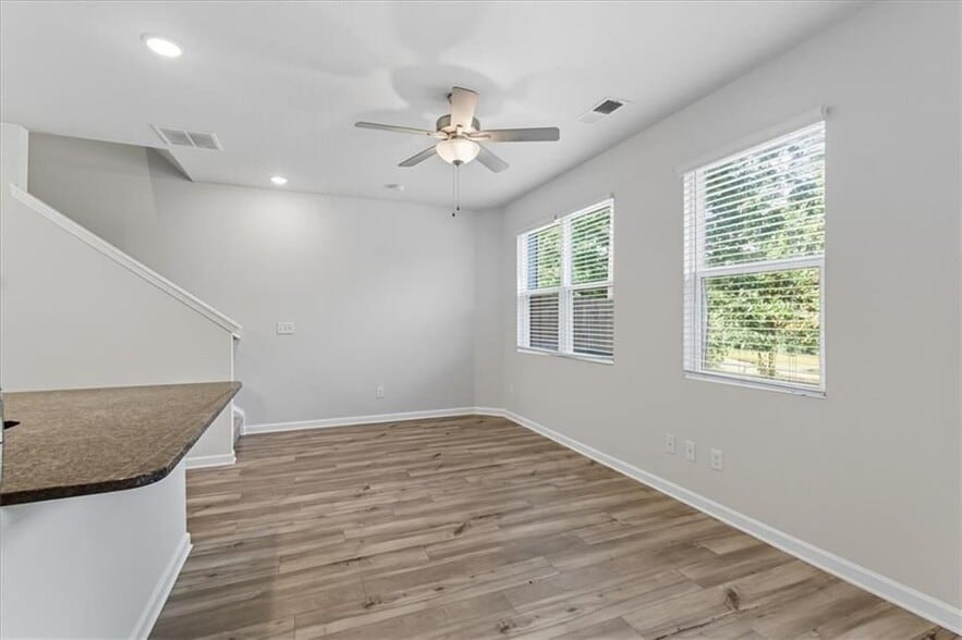 Building Photo - 2832 Saratoga Lake View