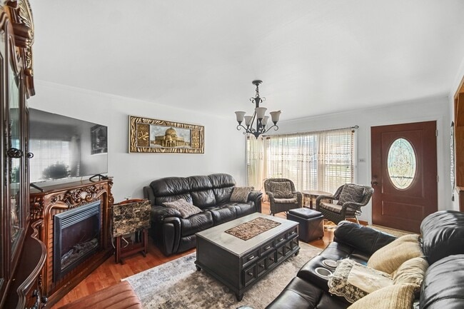 Building Photo - 6404 W 85th Pl