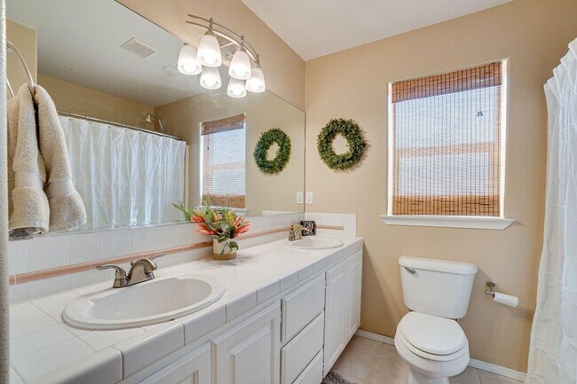 Building Photo - Spacious 4-Bedroom Home in Sought-After Lu...