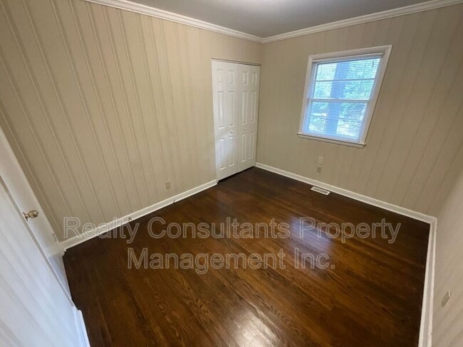 Building Photo - 2706 Wynnewood Dr