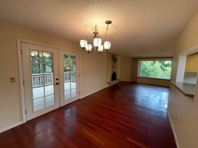 Building Photo - 10800 Lathrop Ln NW