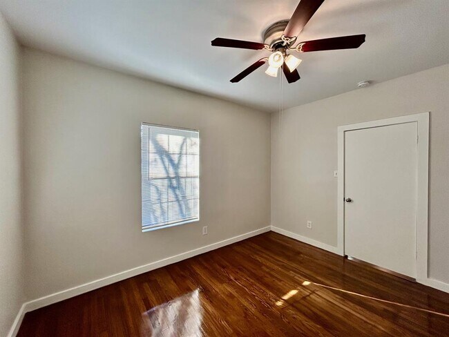 Building Photo - 4021 Mandell St