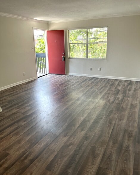 Living Room Unit 2 - McDuffie Place LTD