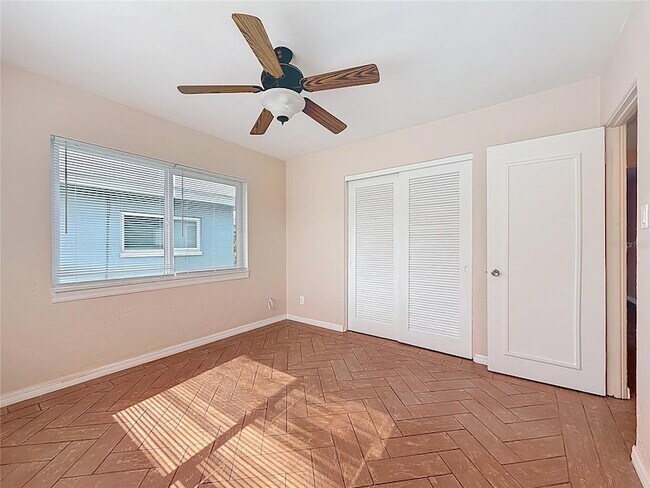 Building Photo - 5810 Tangerine Ave S