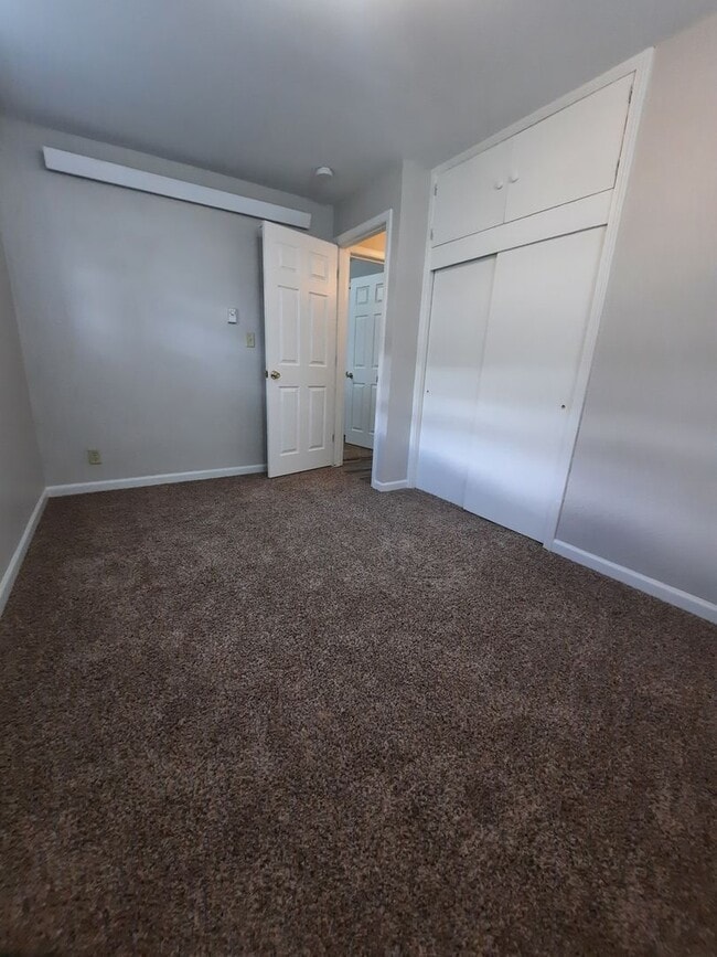 Building Photo - 644 Holcomb Ave