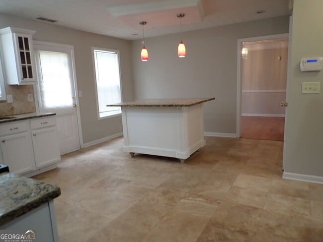 Building Photo - 827 Sinclair Way