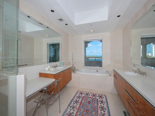 Building Photo - 7141 Fisher Island Dr