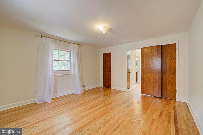 Building Photo - 6717 44th Ave