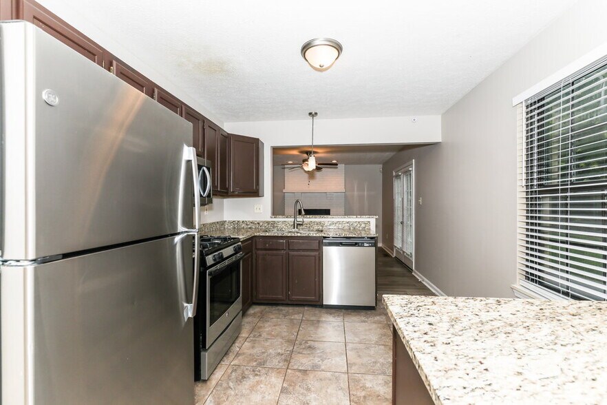 Building Photo - 12065 Rossi Dr
