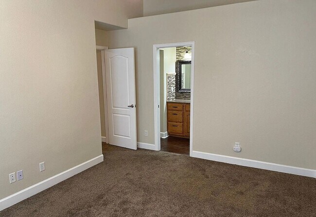 Building Photo - Beautiful 2bd/2ba Condo in West Greeley with Garage!