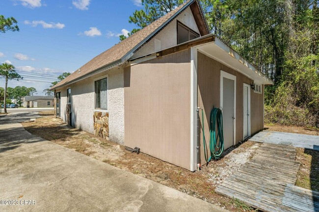 Building Photo - Secluded 4bd/2bath chalet-style home minut...