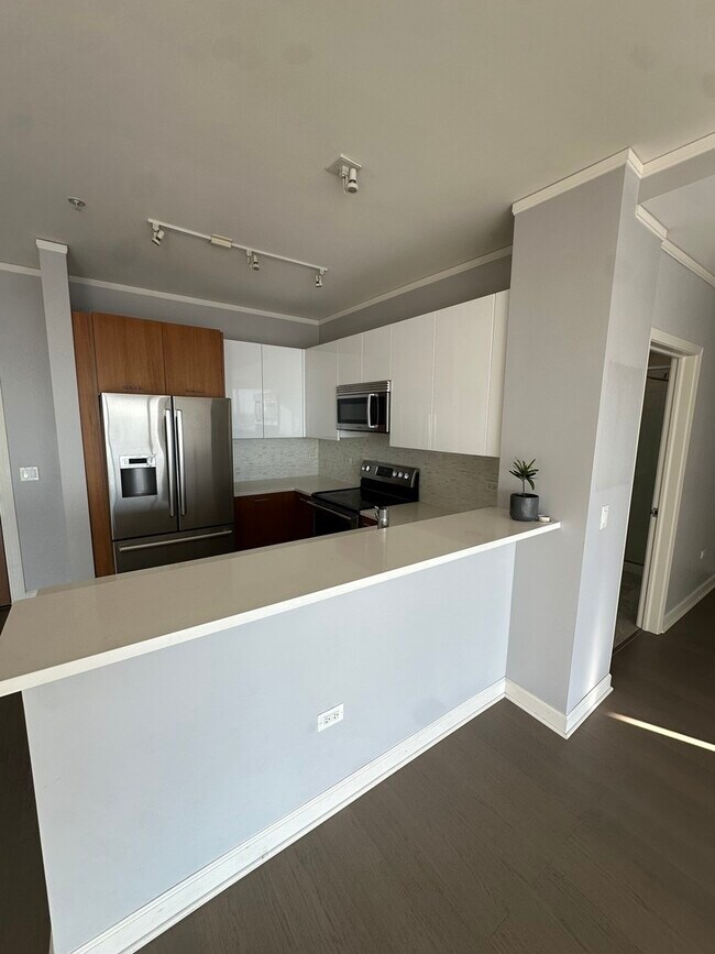 Building Photo - 1901 S Calumet Ave