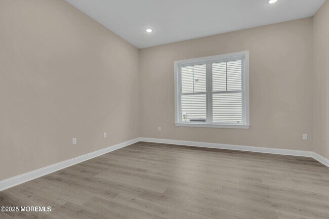 Building Photo - 53 Freesia Dr