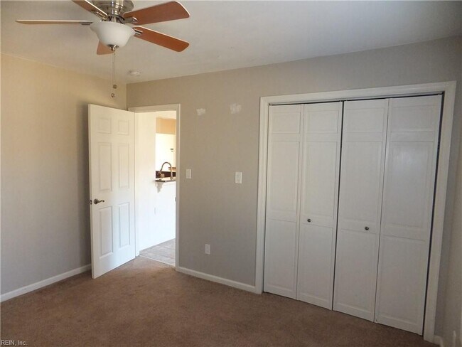 Building Photo - 4420 Clyde St