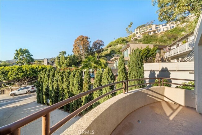 Building Photo - 352 Y Pl