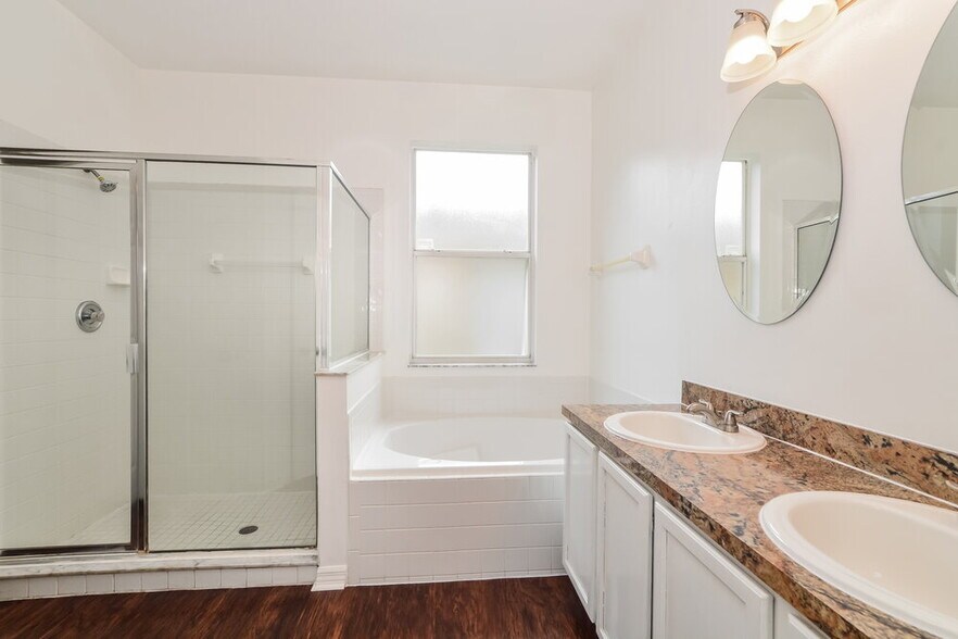 Building Photo - 4059 Boca Woods Dr