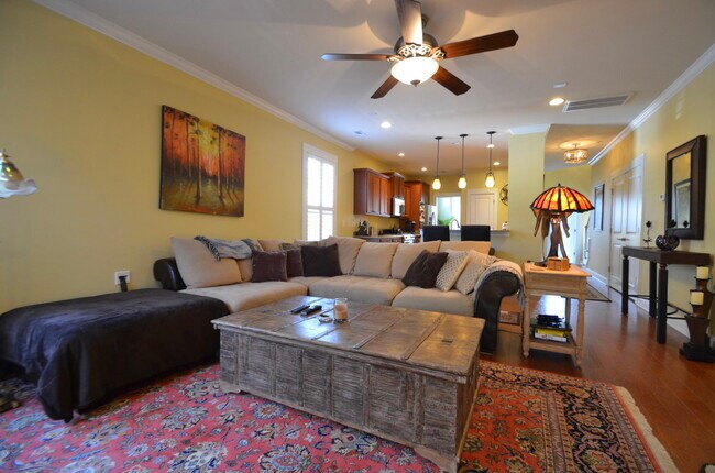 Building Photo - 1811 Luna Ct