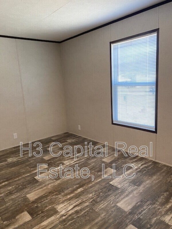 Building Photo - 524 Chickadee St