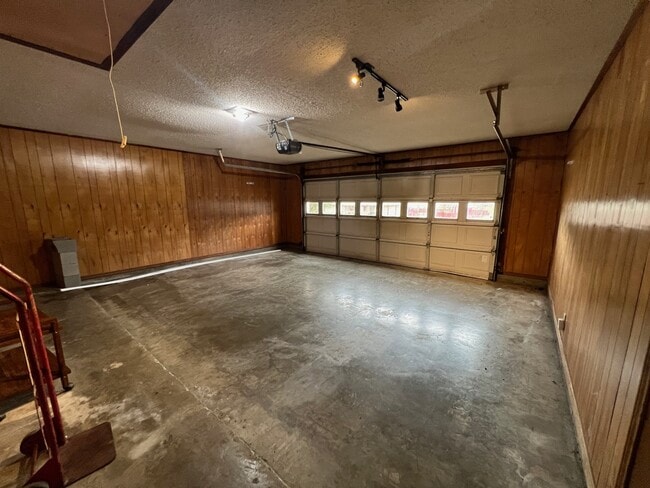 Building Photo - 203 Kimball Dr