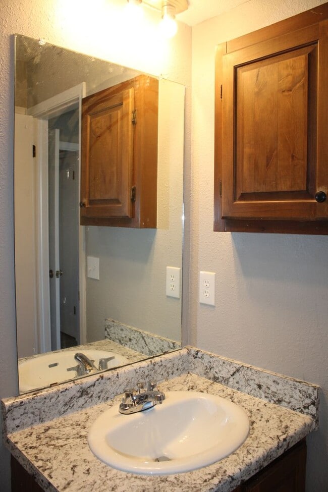 Building Photo - Putnam City Schools