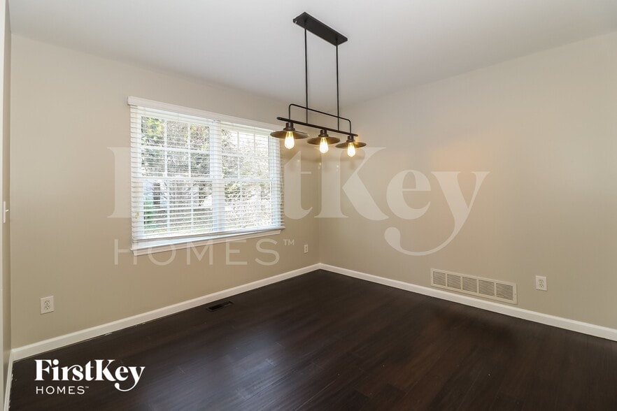 Building Photo - 189 Michael St