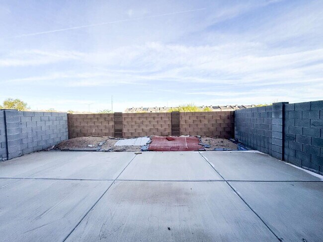 Building Photo - "Spacious 4-Bed, 3-Bath Condo in Desert Sky!"