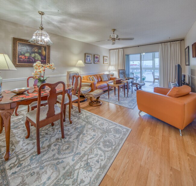 Building Photo - 2728 Garden Dr N